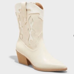 Universal Thread Xena Boots Heels Cream Tan Ultimate Comfort Memory Foam